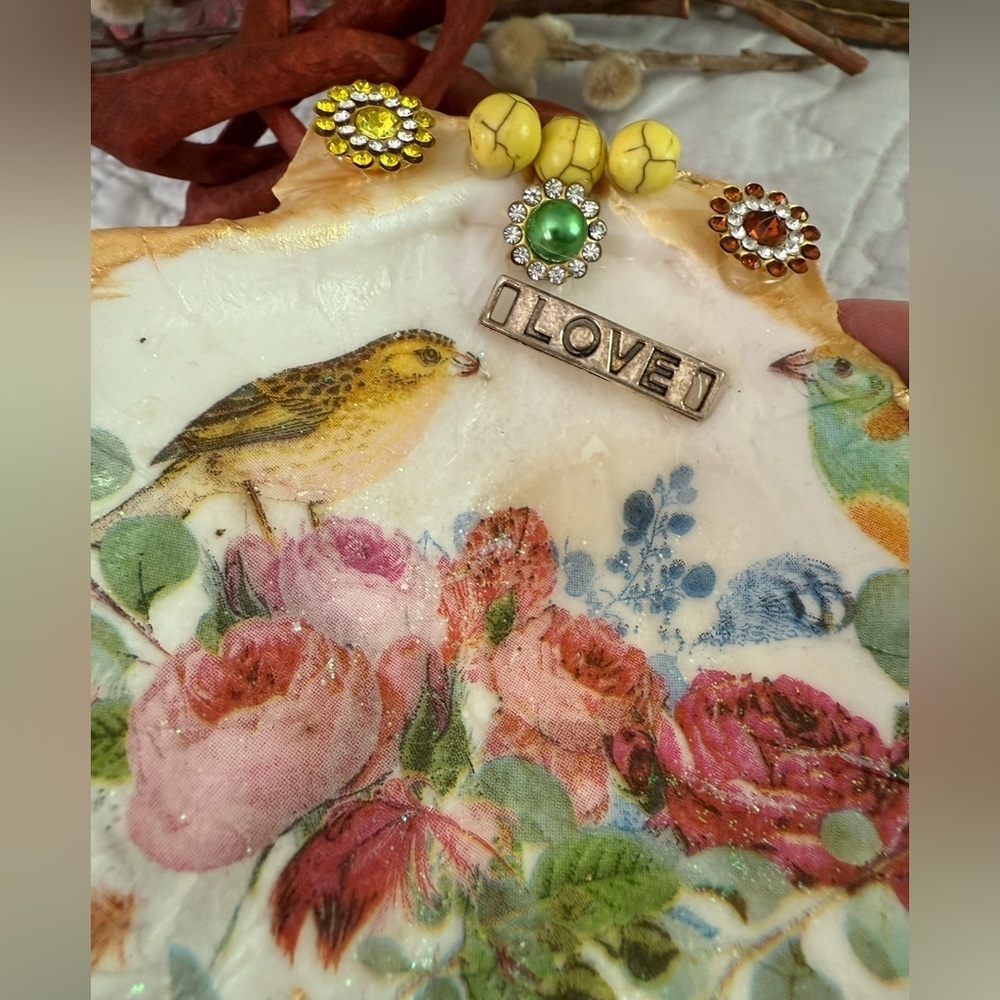 Vintage Roses Bird Decoupaged Shell Trinket Dish - Picture 2 of 5